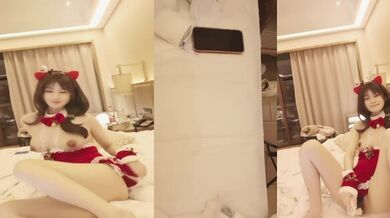 颜值新人小猪猪全程露脸大秀直播，情趣装诱惑揉奶玩逼