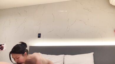 ✅极品颜值反差骚婊学生妹『楼梯女계단녀』在楼梯 停车场抠逼自慰 酒店被金主各种姿势爆操，如玉般的身体酥到骨头里 5 (4)